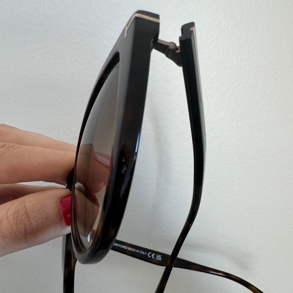 Tom Ford Eyewear Isabella 02 Cat-Eye Sunglasses - tortoise brown - Picture 16 of 16